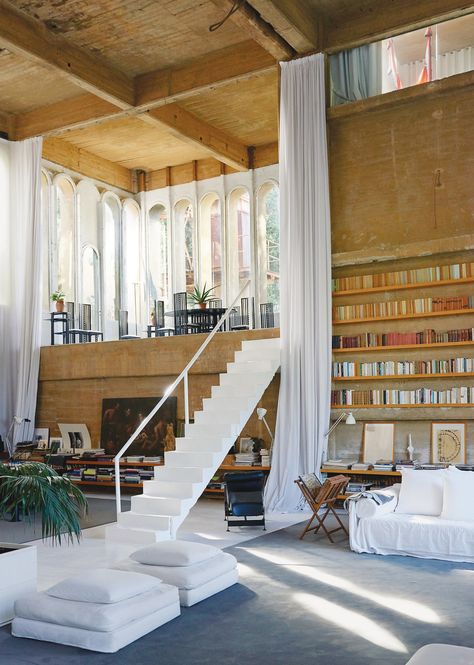 Two young designers find space to create in a family-owned postmodernist monument in Spain. Interior Design Per La Casa, Interior Vintage, Loft Living, Design Del Prodotto, House Inspo, House Inspiration, 인테리어 디자인, Interior Architecture Design, My Dream Home