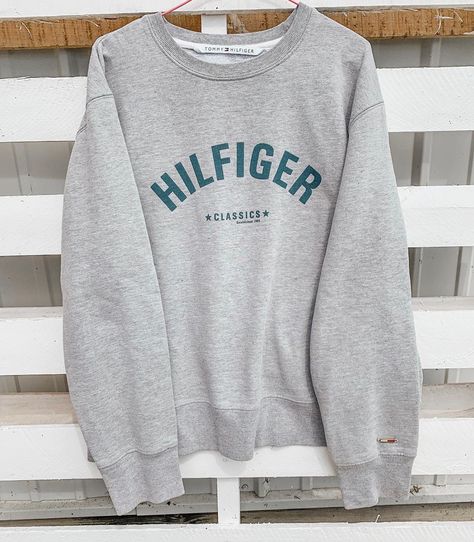 Tommy Hilfiger Crewneck, 90s Clothing, Gray Crewneck, Crewneck Vintage, Tommy Hilfiger Logo, Grey Crewneck, Flag Logo, Vintage Tommy Hilfiger, Tommy Hilfiger Jeans