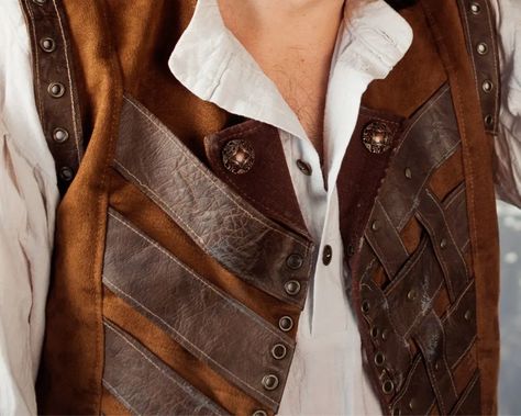 Leather Jerkin - Characteristics of This Classic Clothing Leather Jerkin, Short Leather Jacket, Classic Clothing, Velvet Hat, Leather Armor, Dress Leather, Leather Apron, Medieval Fashion, Body Armor