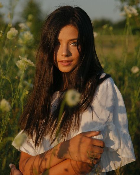 Claire Estabrook Claire Estabrook, Children Photography Poses, Pretty Brunette, Summer Friends, Some Girls, Photos Of Women, Character Aesthetic, Without You, Hippie Style