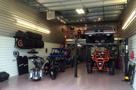 Motorcycle Storage Garage, Awesome Garages, Mechanic Workshop, Farm Garage, House With Car, Car Guy Garage, Garage Inspiration, Cars Garage, Inspo Wall