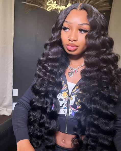 Wand Curls Style Hairstyles, Pin Curls For Black Women Wig, Side Part Wond Curls Wig, Middle Part Wand Curls Wig, Middle Part With Wand Curls, 30 Inch Body Wave Wig Hairstyles, Wind Curls Wig, Big Wand Curls Black Women, Wond Curls Frontal Wig