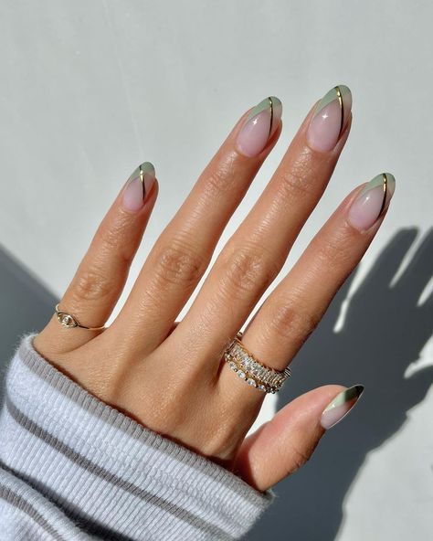 Sage Green And Gold French Tip Nails, Sage Green Nails With Gold Accent, Nails For Eucalyptus Dress, Nail Chrome Art, Bridesmaid Nails Eucalyptus, Sage Green Nails Bridesmaid, Sage Green And Gold Wedding Nails, Olive Green Bridesmaid Nails, Wedding Nails Bridesmaid Elegant Gold