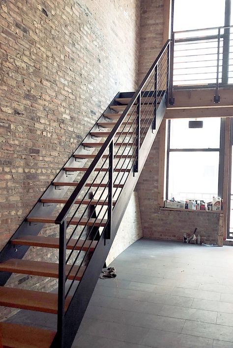 Metal Staircase Design Modern, Wood Stairs Painted, Staircase Railing Design Wrought Iron, Metal And Wood Stairs, Iron Stairs Design, Industrial Stairs Design, Industrial Staircase Design, Stairs Painted, Staircase Metal