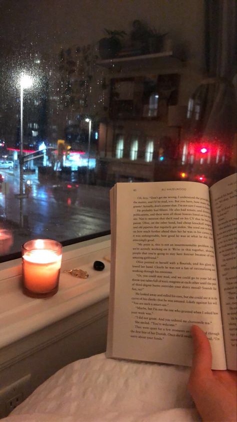 #rain #rainynight #reading #rainyreading Reading On A Rainy Day, Reading Aethstetic, Reading At Night Aesthetic, Romanticising Reading, Reading Ambiance, Romanticising Autumn, Reading In The Rain, Romanticizing Reading, Spotify Wallpapers