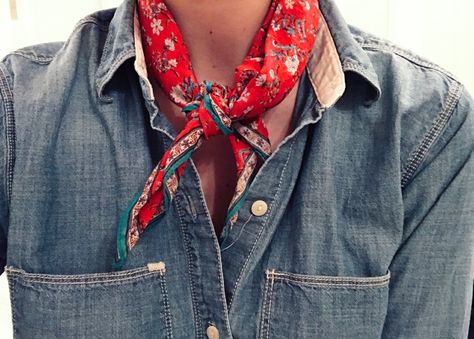 How To Wear Bandana, Mens Scarf Fashion, Bandana Designs, Bandana Men, Bandanas Men, Big Mens Fashion Casual, Bandana Style, Ivy House, Bandana Styles