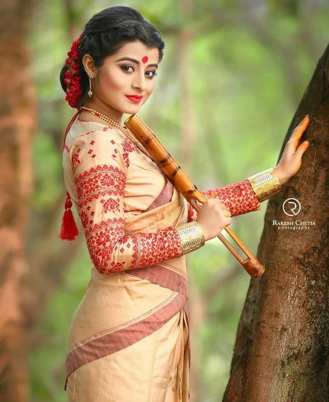 Assam photography Bihu Dance Photography, Assam Photography, Bihu Assam, Assamese Bihu, Bihu Festival, Aesthetic Photography People, Amazing Dp, Bengali Bridal Makeup, Bride Photography Poses