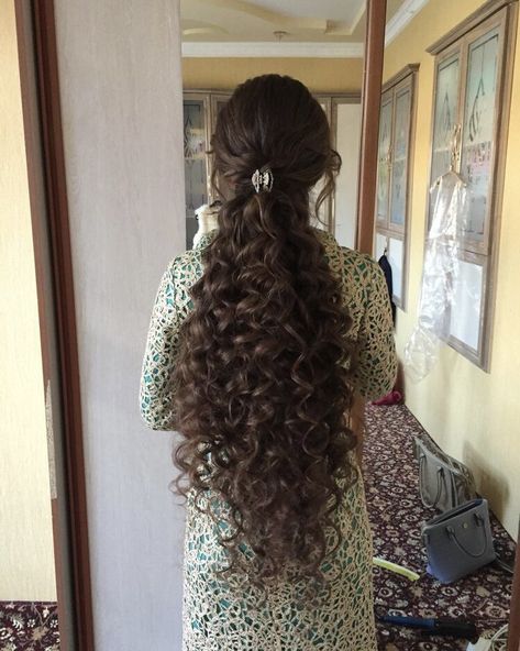 Long 2c Hairstyles, Curly Long Hair Aesthetic, A Vampire's Love, Long Curly Hair Aesthetic, Very Long Curly Hair, Curly Hair Photos, Beauty Aesthetic, Beautiful Curly Hair, Curly Hair Inspiration