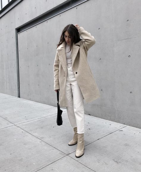 Neutral Outfit Ideas, Neutral Color Outfits, Color Outfits, Neutral Outfits, Winter Formal, Formal Outfits, Fall Capsule Wardrobe, Shades Of Beige, Classic Coats