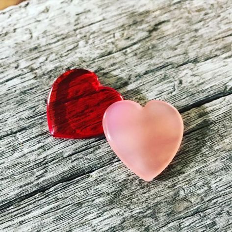 Heart Shaped Bass Guitar, Heart Guitar Pick, Cute Guitar Picks, Heart Shaped Guitar, Pink Guitar Pick, Cool Guitar Picks, Heart Guitar, Guitar Shapes, 80s Glam Rock