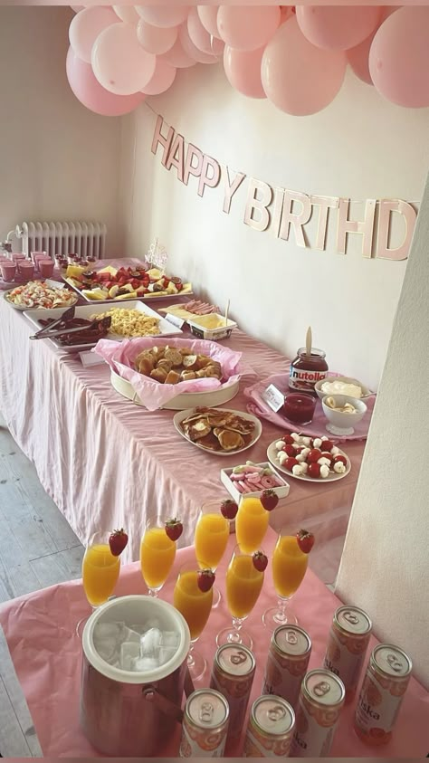 birthday Birthday Breakfast Set Up Ideas, Pink Birthday Party Food Table, Cute Brunch Birthday Ideas, 21st Birthday Hall Decorations, Bday Snack Table, Birthday Party Food Set Up, 22nd Birthday Brunch Ideas, Pink Birthday Breakfast, Birthday Brunch Party Decorations Pink