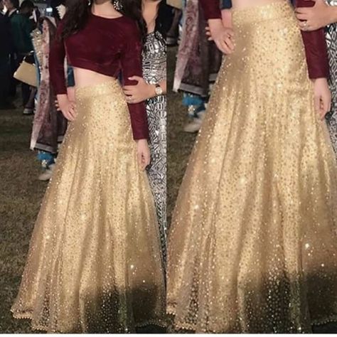 Golden Skirt, Golden Lehenga, Blouse Lehenga, Lehenga Crop Top, How To Dress For A Wedding, Lehnga Dress, Indian Gowns Dresses, Ghagra Choli, Indian Lehenga