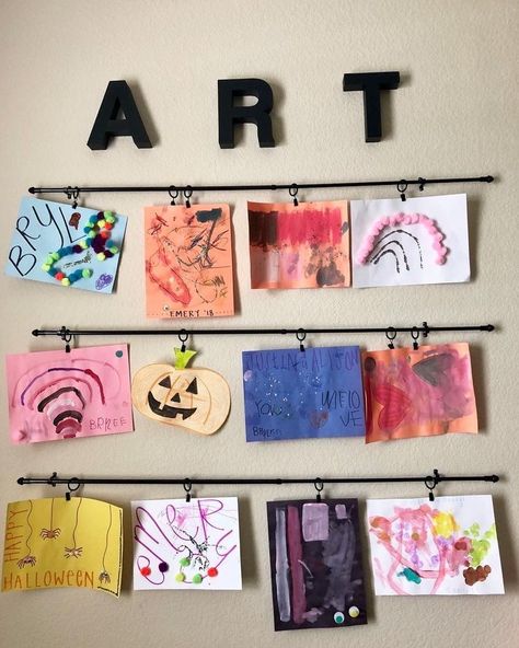 Kids Hanging Art Display, Kids Art Hanging Wall, Nursery Art Corner, Ways To Hang Artwork In Classroom, Kids Artwork Hanging, Art Wall Hanging Ideas, Display Childs Artwork, Kid Artwork Display, Clothes Line Art Display