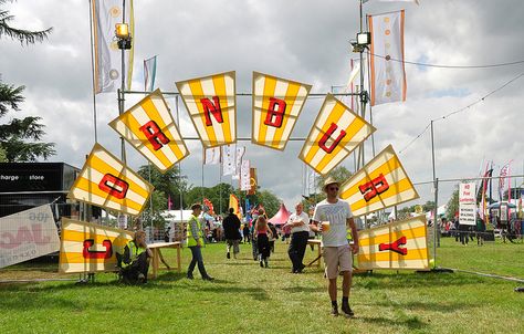 College Festival Decoration, Event Entrance Design, Vw Buzz, Event Entrance, Entrance Gates Design, Wood Backdrop, Boutique Interior, Beer Festival, Visual Display