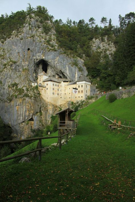 Predjama Castle, a renaissance castle built within a cave mouth in southwestern Slovenia Famous Castles, Voyage Europe, Beautiful Castles, File Image, September 16, Medieval Castle, Beautiful Buildings, Macedonia, Abandoned Places