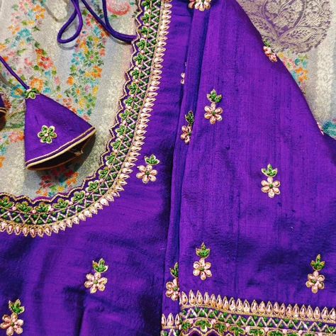 Dm@96404 90158 Designer French knot maggam work blouse Fabric: Halfpattu /Rawsilk Dispatch: 3days Price 2200unstiched 2750stitched Colours and sizes can be customised accordingly Latest Bridal Blouse Designs, Maggam Work Blouse, Sleeves Embroidery, Maggam Work Blouses, Maggam Work Blouse Designs, Hand Work Blouse, Simple Blouse Designs, Elegant Blouse Designs, Unique Blouse Designs