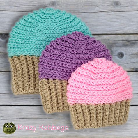 Do you know any little girls that would love a cupcake beanie hat? This is a simple yet very versatile beanie pattern which you can keep simple or decorate. Crochet Cupcake Hat, Cupcake Crochet, Cupcake Hats, Crochet Cupcake, Beanie Hat Pattern, Crochet Hat Free, Bonnet Crochet, Crochet Beanie Pattern, Crochet Simple