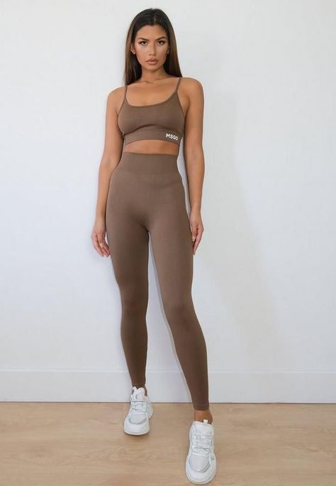 Gym Clothing Men, Gym Outfits For Women, Women Gym Outfits, Fitness Attire, Gym Tops Women, Sports Bra Outfit, Bra Outfit, Exercise Clothing, Gymwear Outfits