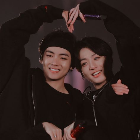 Taehyung, her şeye rağmen aşkının, Jungkook'un peşinden gidecekti; Ju… #hayrankurgu # Hayran Kurgu # amreading # books # wattpad Friendship Wallpaper, Friendship Pictures, Love Me Harder, Bts Army Logo, Story Love, Nose Drawing, Anime Dragon Ball Goku, Bts Vkook, Youre Mine