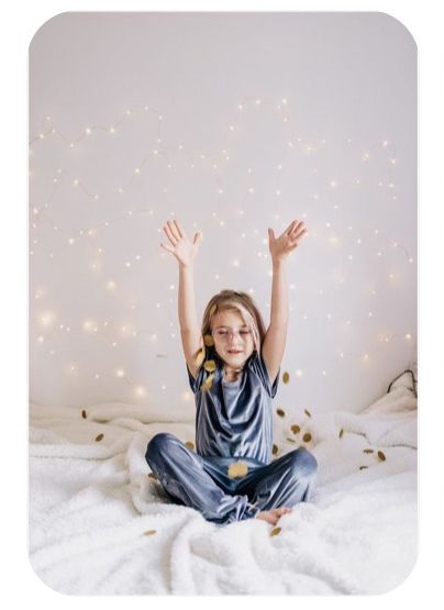 New Year Photoshoot At Home, Kids New Year Photoshoot, Kid Photoshoot Ideas Indoors, Twinkle Lights Photoshoot, Diy Family Photos At Home With Iphone, Diy Kids Photoshoot At Home, New Year Photoshoot Ideas Kids, New Years Mini Session, Toddler Photoshoot Indoor