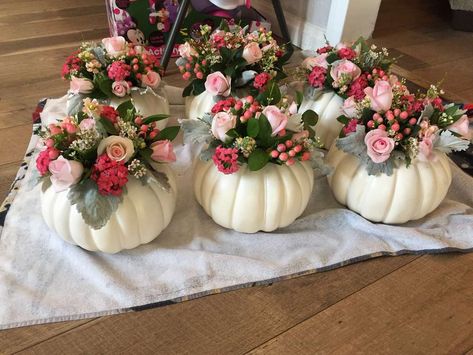 Pumpkin Baby Shower Flowers, Pink Pumpkin 1st Birthday Centerpieces, Pink Fall Centerpieces For Table, 80th Fall Birthday Party, Pumpkin Gender Reveal Table Decorations, Fall Birthday Party Centerpieces, Pink Pumpkin Bridal Shower Ideas, Pumpkin Baby Sprinkle Girl, Fall Decor For Birthday Party