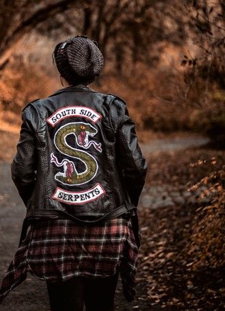 Jughead Jones Southside Serpents, Jughead Jones Outfit, Jughead Jones Aesthetic, Sweet Pea Riverdale, Southside Serpents, Riverdale Fashion, Riverdale Characters, Riverdale Cole Sprouse, Riverdale Aesthetic