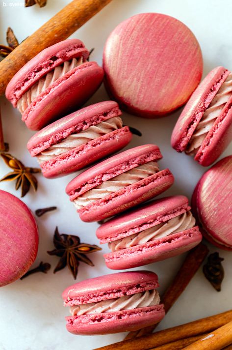 Spiced Roasted Plum Macarons — b. sweet Fall Flavor Macarons, Plum Macarons, Unique Macaron Flavors, Grapefruit Macarons, Macarons Recipe, Macaron Filling, Macaron Flavors, Fruit Fresh, Macaron Cookies