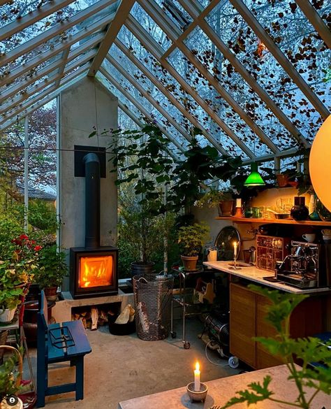 Conservatory Greenhouse, Garden Art Diy Easy, Sweden House, Greenhouse Interiors, Greenhouse Ideas, Home Greenhouse, Backyard Greenhouse, Backyard Bar, House Arch Design