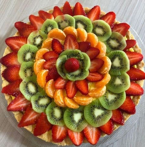 Fruit Tray Designs, Fruit Platter Ideas Party, Fruit Presentation, Fruit Buffet, Fruit Board, Amazing Food Platters, Fruits Decoration, Fruit Creations, Fruit Platter Designs