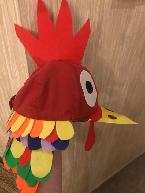 Rooster Costume Diy Kids, Diy Rooster Costume, Animal Diy Costumes, Rooster Costume, Gallo Pinto, Chicken Costumes, Musical Costumes, Diy Costumes Kids, Diy For Men