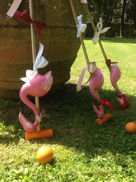 alice in wonderland theme wedding. lawn flamingos attached to a croquet club. Queen Of Hearts Flamingo, Unique Wedding Entrance Ideas, Alice In Wonderland Party Games, Diy Alice In Wonderland Decorations, Alice In Wonderland Croquet, Flamingo Croquet, Wedding Animation, Alice In Wonderland Wedding Theme, Lawn Flamingos