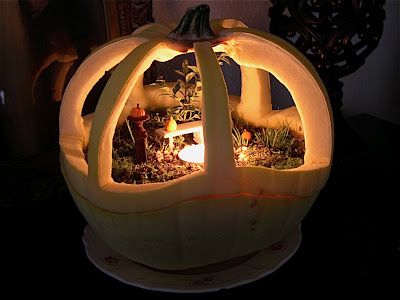 life in a pumpkin Pumpkin Fairy House, Halloween Fairy Garden, Pumpkin Garden, Halloween Fairy, Autumn Fairy, Faeries Gardens, Halloween Countdown, Fairy Garden Decor, Pumpkin Art