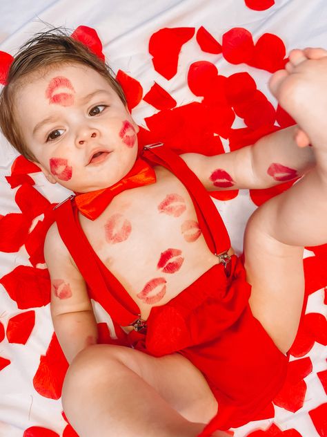 Valentines Day Smash Cake, Valentine’s Day Photoshoot Toddler Boy, Brother Valentine Photoshoot, Valentine Cake Smash, Little Boy Valentines Day Pictures, Baby Valentines Photoshoot Boys, Toddler Valentines Photoshoot, Toddler Boy Valentine Photo Shoot, Valentines Day Kids Photoshoot