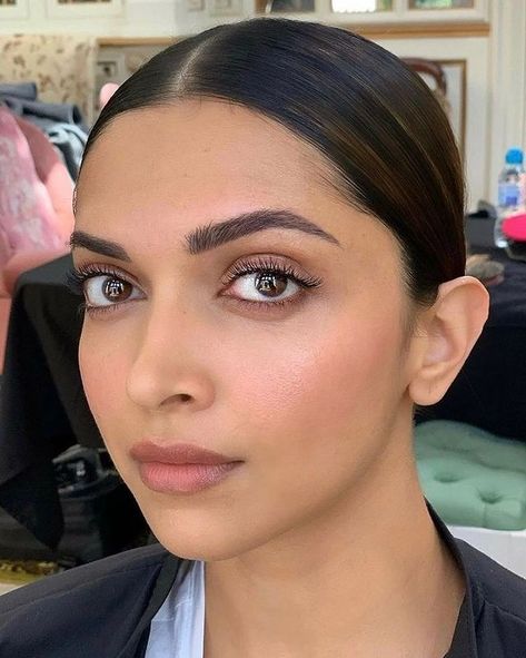 Velvety smooth blush on @deepikapadukone’s spotless skin 😍#makeup #makeuplooks #deepikapadukone #beauty #hairstyle #sleekbun Deepika Padukone Makeup, Olive Skin Makeup, Deepika Padukone Hair, Indian Skin Makeup, Indian Makeup Looks, Celebrities Without Makeup, Celebs Without Makeup, Minimal Makeup Look, Brown Girls Makeup