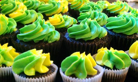 Crazy Cupcakes, Green Cupcakes, Yellow Cupcakes, Cupcake Designs, Themed Cupcakes, Grad Party, Grad Parties, Color Therapy, 4th Birthday