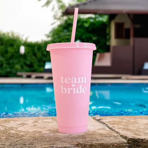 JUST LANDED 🛬 Our NEW Reusable Team Bride Cold Cup P.s. there’s also a matching Bride version too! #giftideas #henpartygifts #henparty Confetti Theme, Hen Party Gifts, Garland Backdrops, Bridal Bag, Straw Cup, Rose Party, Maid Of Honour Gifts, Party Gift Bags, Marathons