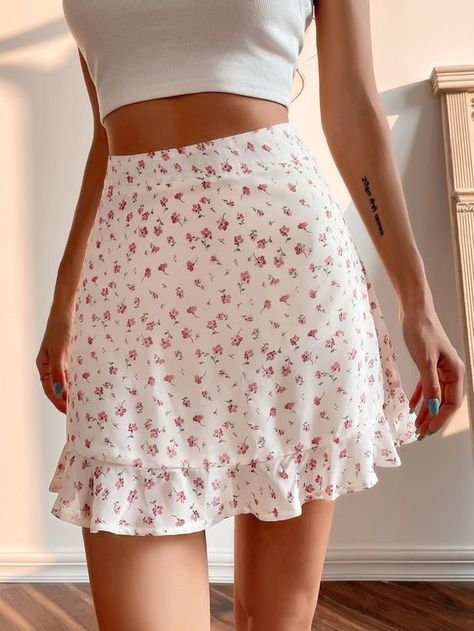 Ditsy Floral Skirt, Floral Skirt Outfits, Modern Skirt, Ruffle Hem Skirt, Skirt Maxi, Maxi Skirts, Cute Skirts, Ditsy Floral, Outfits Casuales