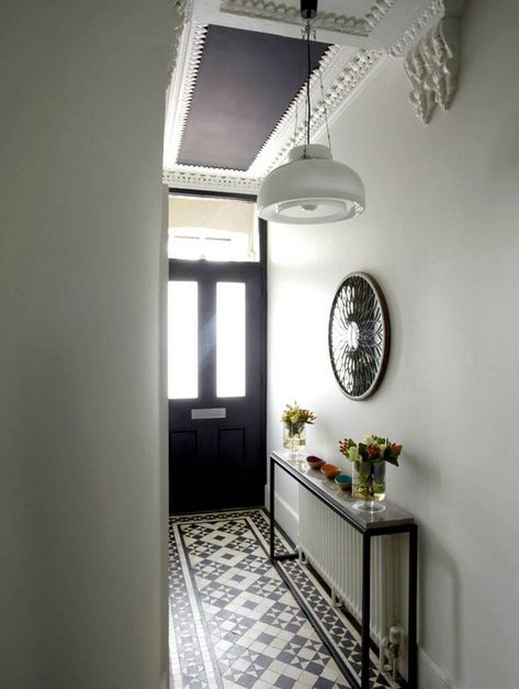 Hall Tiles, تحت الدرج, Victorian Hallway, Tiled Hallway, Hallway Inspiration, Hallway Flooring, Casa Country, Hallway Designs, Floor Tile Design