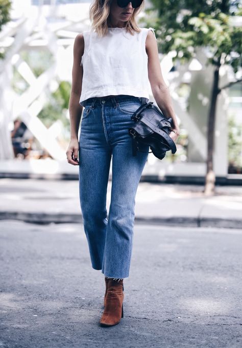 transition streetstyle | The August Diaries Outfit Jeans, Raw Hem Jeans, Street Style Summer, Hem Jeans, Jeans Outfit, Mode Inspo, Looks Style, Mode Inspiration, Street Styles