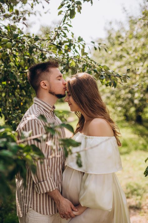 Central Park Maternity Photoshoot, Maternity Photography In Garden, Maternity Photography Garden, Garden Maternity Photoshoot, Garden Maternity Shoot, Pregnancy Announcement Pictures, Baby Bump Photoshoot, Photo Garden, Pregnant Photo