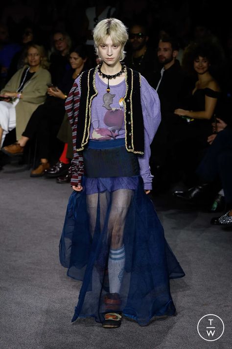 ANDREAS KRONTHALER FOR VIVIENNE WESTWOOD SPRING/SUMMER 2024 Vivienne Westwood Clothes, Vivienne Westwood Fashion, Andreas Kronthaler, Punk Street Style, Dna Model, Arte Punk, The Vivienne, Spring Summer 2024, Spring 2024