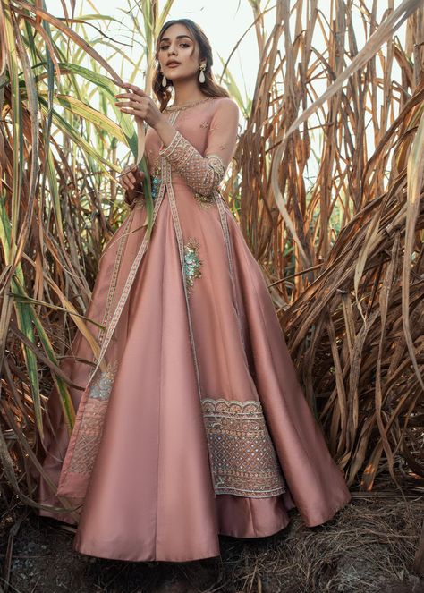 Dusty Pink Indian Outfit, Dusty Pink Lehenga, Pink Organza Dress, Front Open Gown, Pakistani Gowns, Silk Lehngas, Lehenga Saree Design, Lehenga Dupatta, Organza Gowns