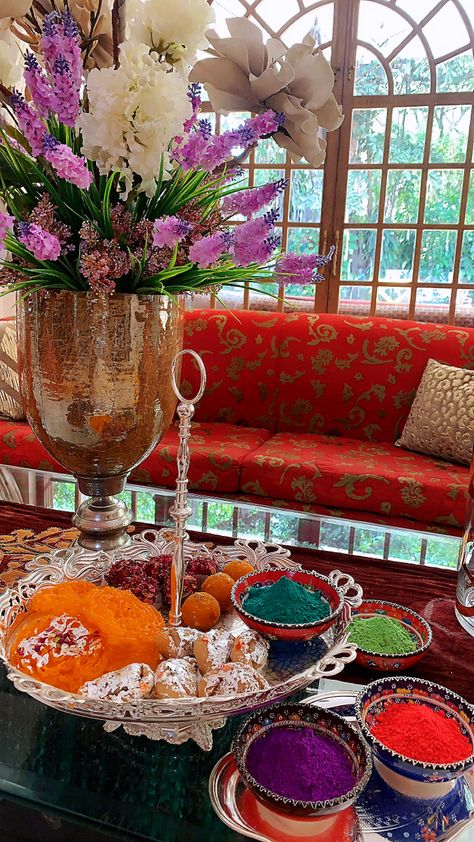 #holidecor #tabledecor #holitablesetting #colors Holi Decoration At Home, Holi Decoration, Holi Party, Holi Colors, Holi Celebration, Old Home, Old Houses, Party Decor, Table Settings