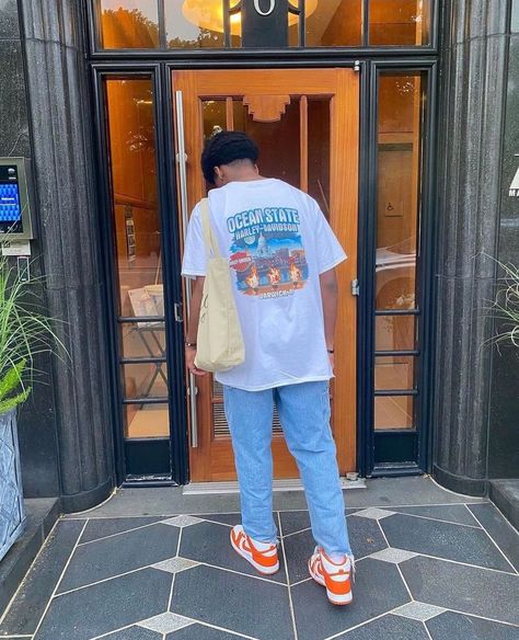 streetwear outfit Syracuse Dunks Outfit Men, Vintage Graphic Tees Outfits Men, Oversized Graphic Tee Outfits Men, Dunk Syracuse Outfit, Men’s Graphic Tee Outfit, Vintage Tee Outfit Men, Syracuse Dunks Outfit, Ootd Men Streetwear, Vintage Tee Outfit