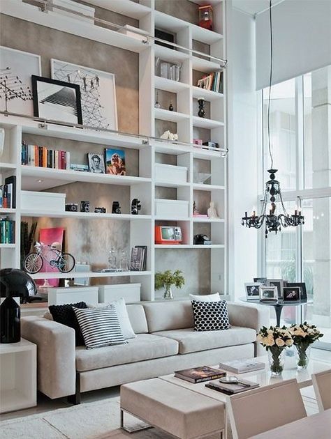 display shelving Small Living Room Storage, Tall Wall Decor, Smart Living Room, Minimalist Bookshelves, Floor To Ceiling Bookshelves, Cozy Living Room Design, Bookshelves In Living Room, Home Library Design, Small Space Design