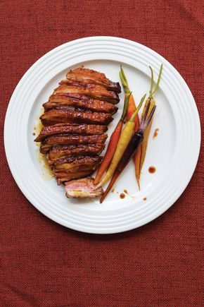 Crispy Duck Breasts with Glazed Carrots--wonderfully crisp duck with soy glaze Best Duck Recipe, Duck Breast Recipes, Crispy Duck Recipes, Duck Breast Recipe, Goose Recipes, Crispy Duck, Glazed Carrots Recipe, Almond Chicken, Duck Breast