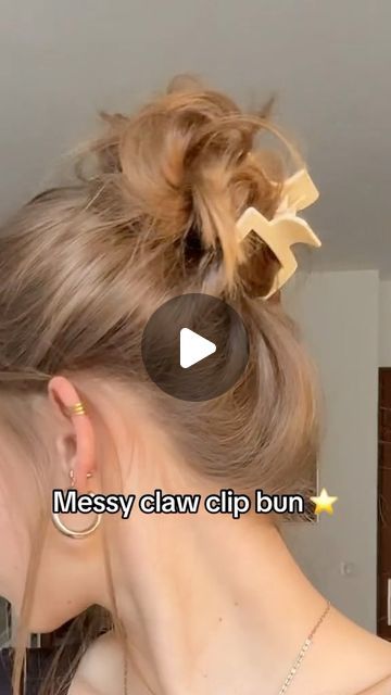 Robine on Instagram: "My favourite bun 🤭 Save for later 🫶🏻

Messy bun, Messy claw clip up do, Messy up do, Messy bun tutorial, Bun tutorial, Messy claw clip bun tutorial 

 #buntutorial #messybuntutorial #hairtutorial #messybun #perfectmessybun
#messyhair #hairstyle #easyhairtutorials #clawcliphairstyles #clawclip #clawcliptutorial" Clip Bun Tutorial, Claw Clip Bun Tutorial, Messy Claw Clip Hairstyles, Messy Claw Clip, Cute Claw Clip Hairstyles, Claw Clip Bun, Clip Bun, Claw Clip Hairstyles, Bun Messy