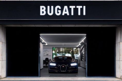 White Leather Furniture, Car Showroom, Bugatti Chiron, Corporate Branding, Light Installation, Car Brands, Corporate Design, Luxury Retail, Display Case