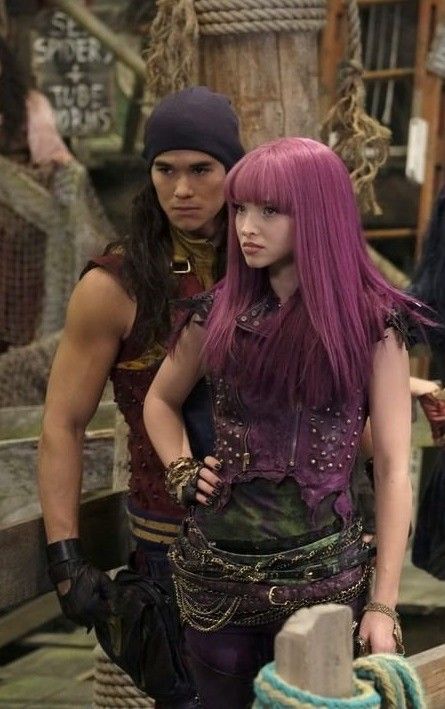 Dove Cameron and BooBoo Stewart #descendants 3 Booboo Stewart Descendants, Dove Cameron Descendants, Descendants Wicked World, Mal Descendants, Disney Channel Movies, Dove Cameron Style, Disney Channel Descendants, Descendants Cast, Booboo Stewart