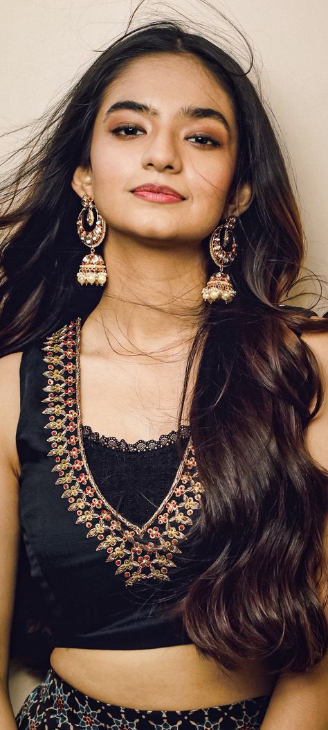 Close Up Faces, Anushka Sen, Indian Teen, Teen Actresses, Beautiful Smile Women, Bollywood Actress, Close Up, Statement Necklace, Actresses